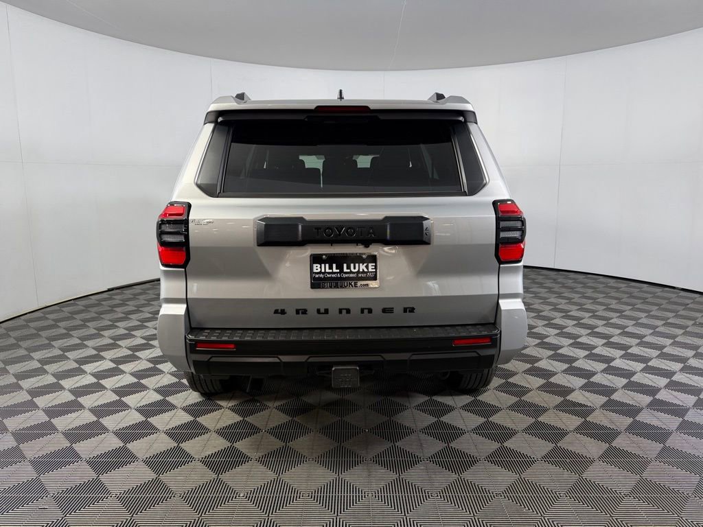 Used 2025 Toyota 4Runner SR5 AWD/4WD image 8