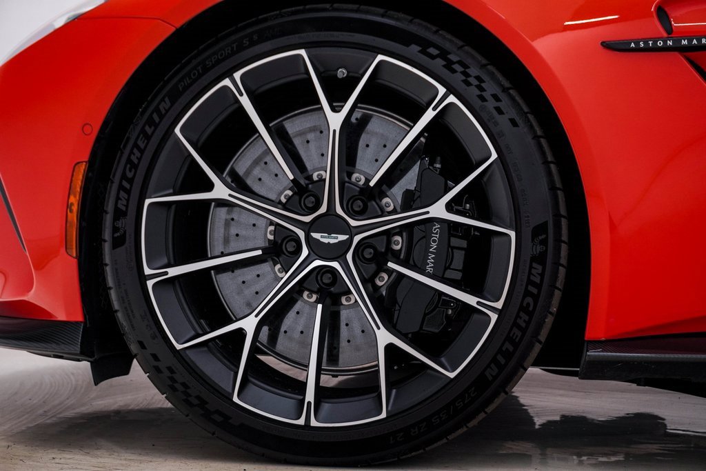 Used 2025 Aston Martin V8 Vantage Coupe image 15