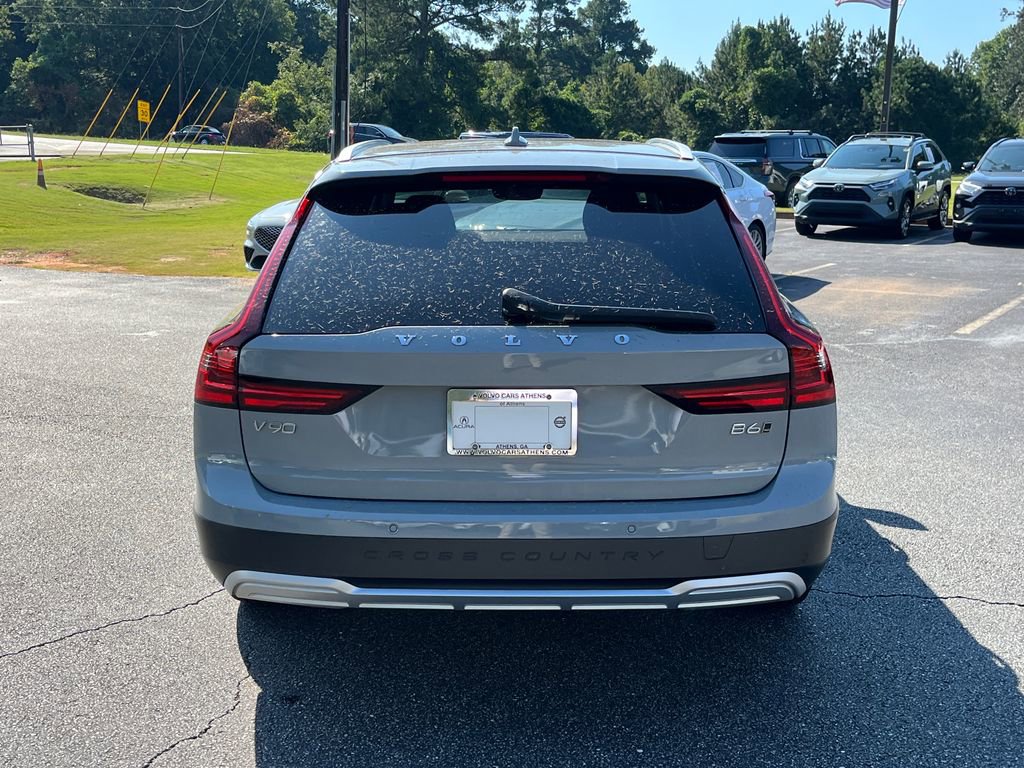Certified 2024 Volvo V90 B6 Cross Country Plus image 5