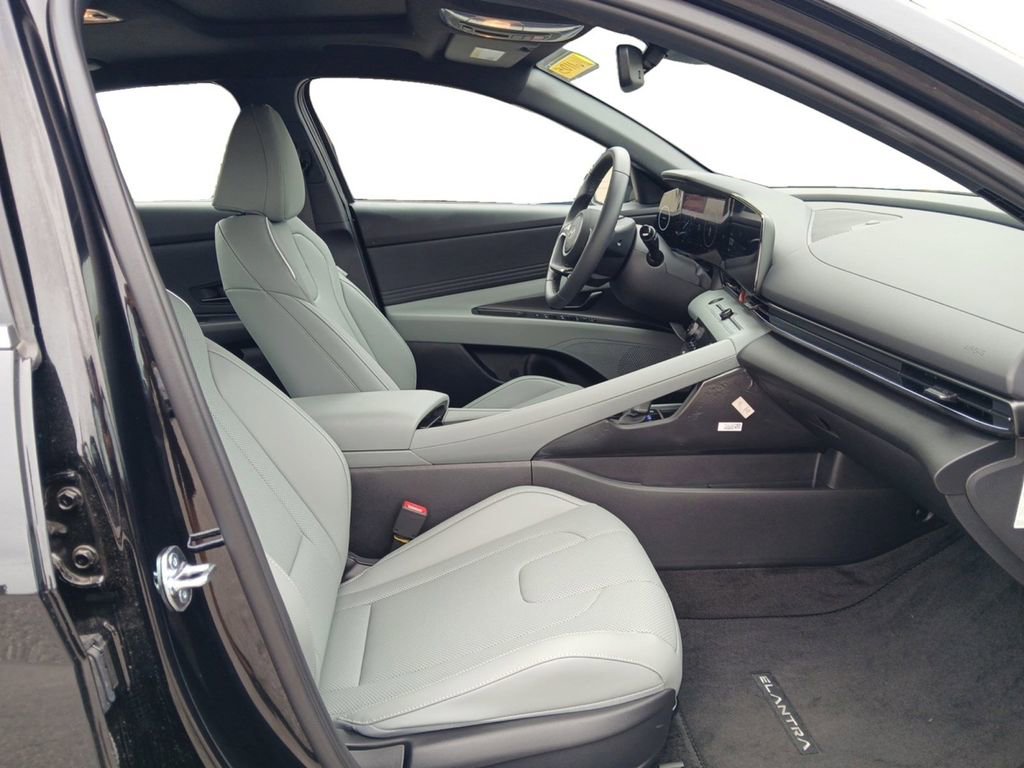 New 2026 Hyundai Elantra Limited FWD image 15