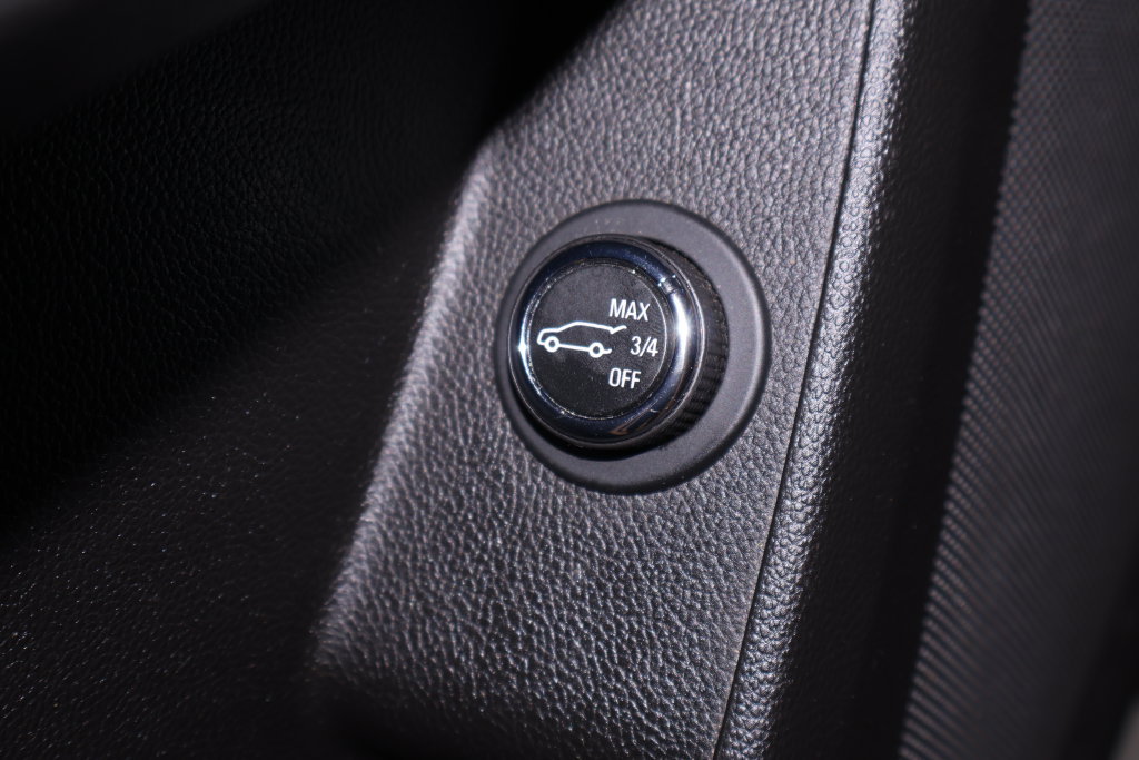 Used 2020 Chevrolet Traverse LT w/ LPO, Floor Liner Package AWD/4WD image 36