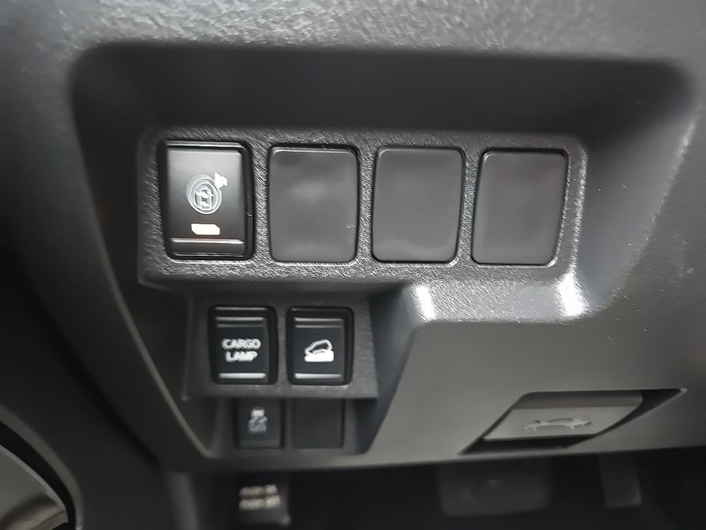 Used 2023 Nissan Frontier SV w/ Midnight Edition Package image 17