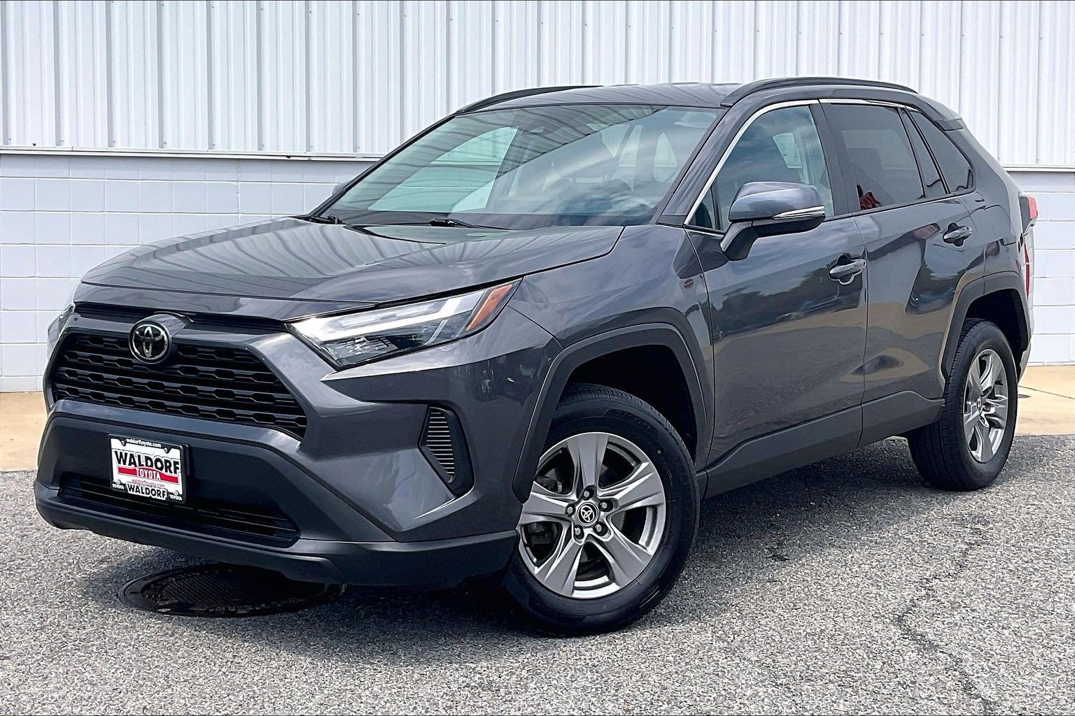 Used 2024 Toyota RAV4 XLE FWD image 2
