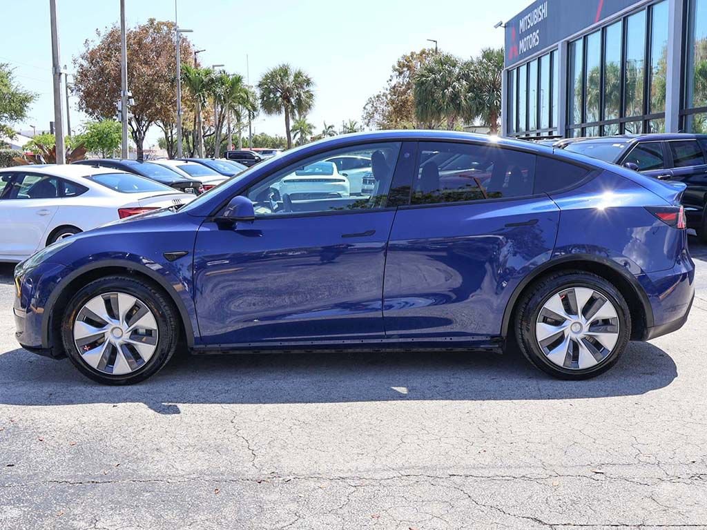 Used 2022 Tesla Model Y Long Range image 16