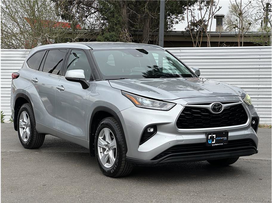 Used 2020 Toyota Highlander LE AWD/4WD image 8