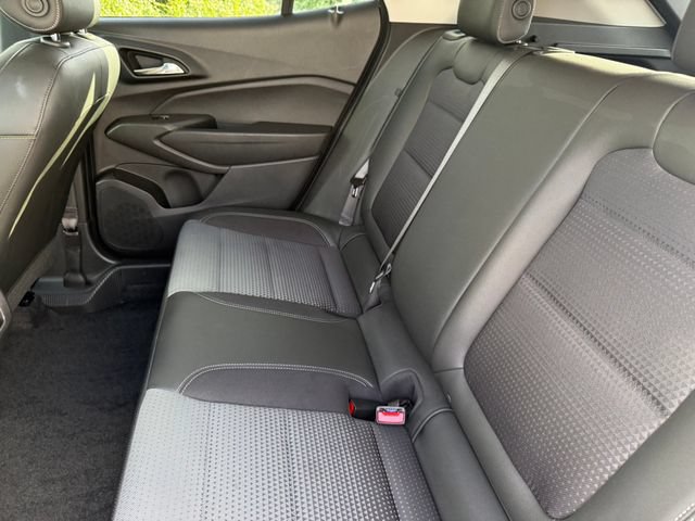 Used 2025 Chevrolet Trax LT FWD image 28