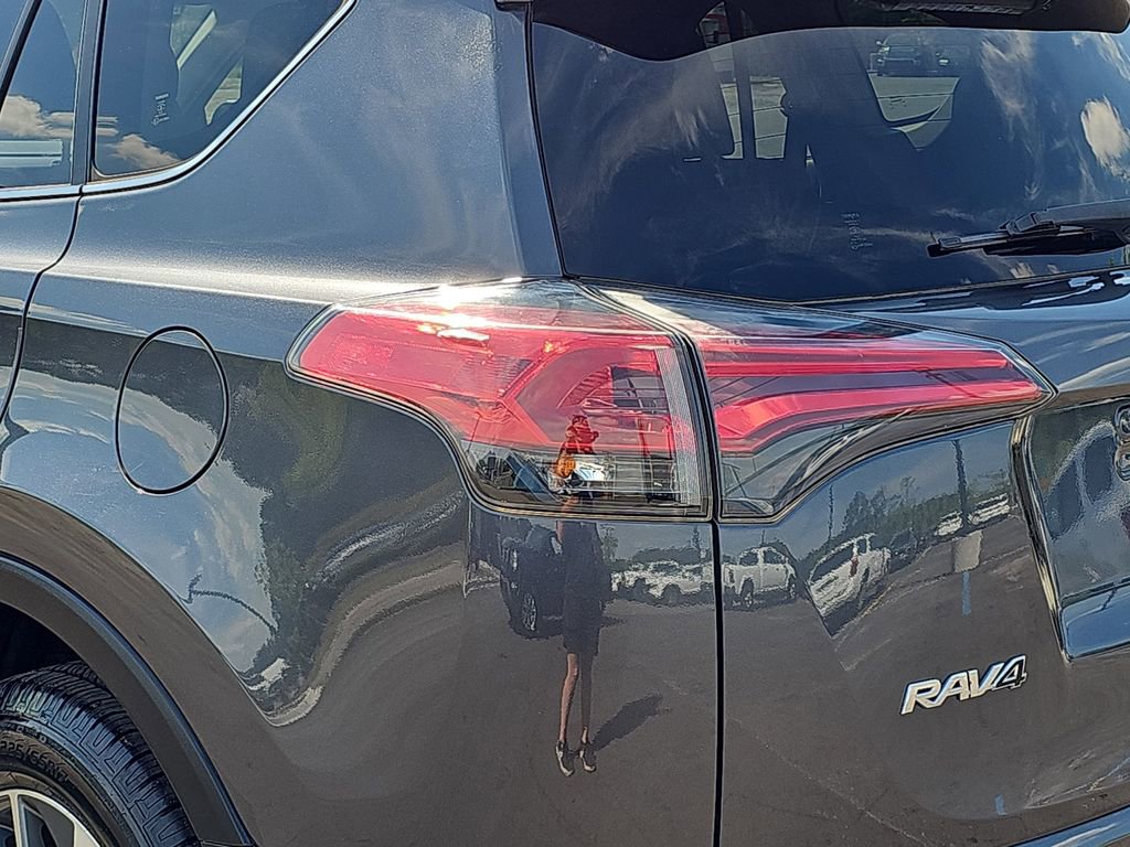 Used 2018 Toyota RAV4 XLE AWD/4WD image 37