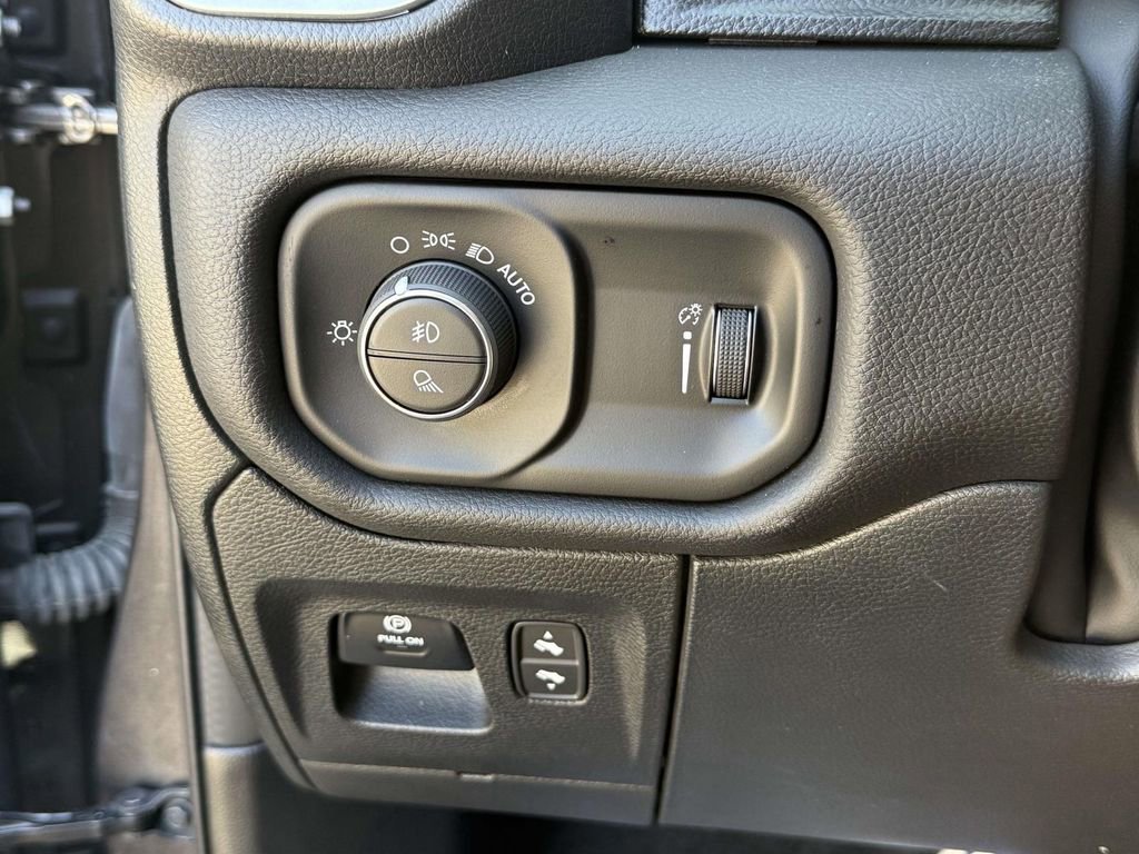 Used 2023 RAM 1500 Big Horn image 28