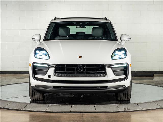Certified 2026 Porsche Macan AWD/4WD image 6