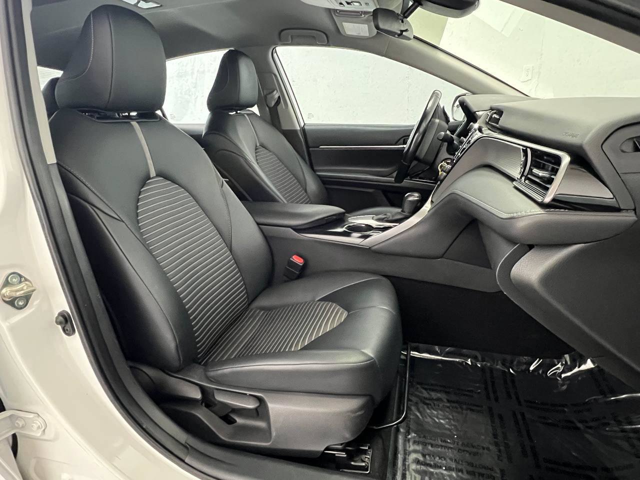 Used 2018 Toyota Camry XSE image 12