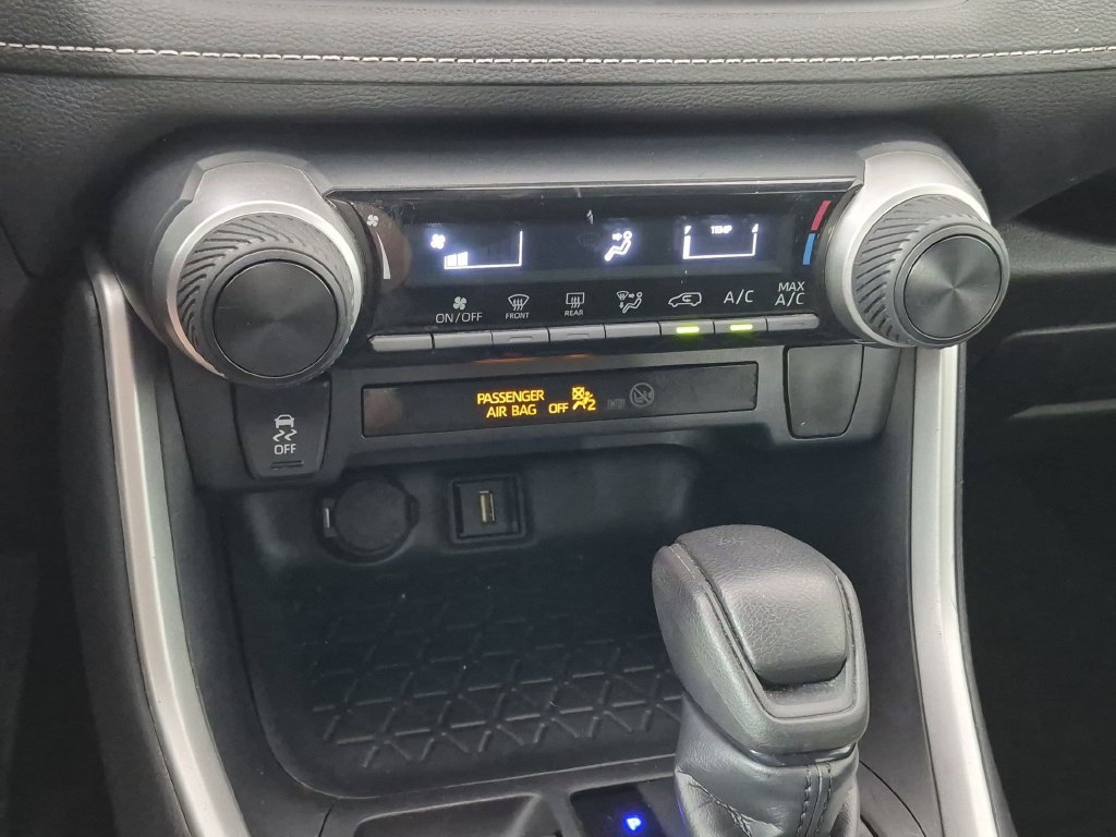 Used 2021 Toyota RAV4 LE FWD image 25