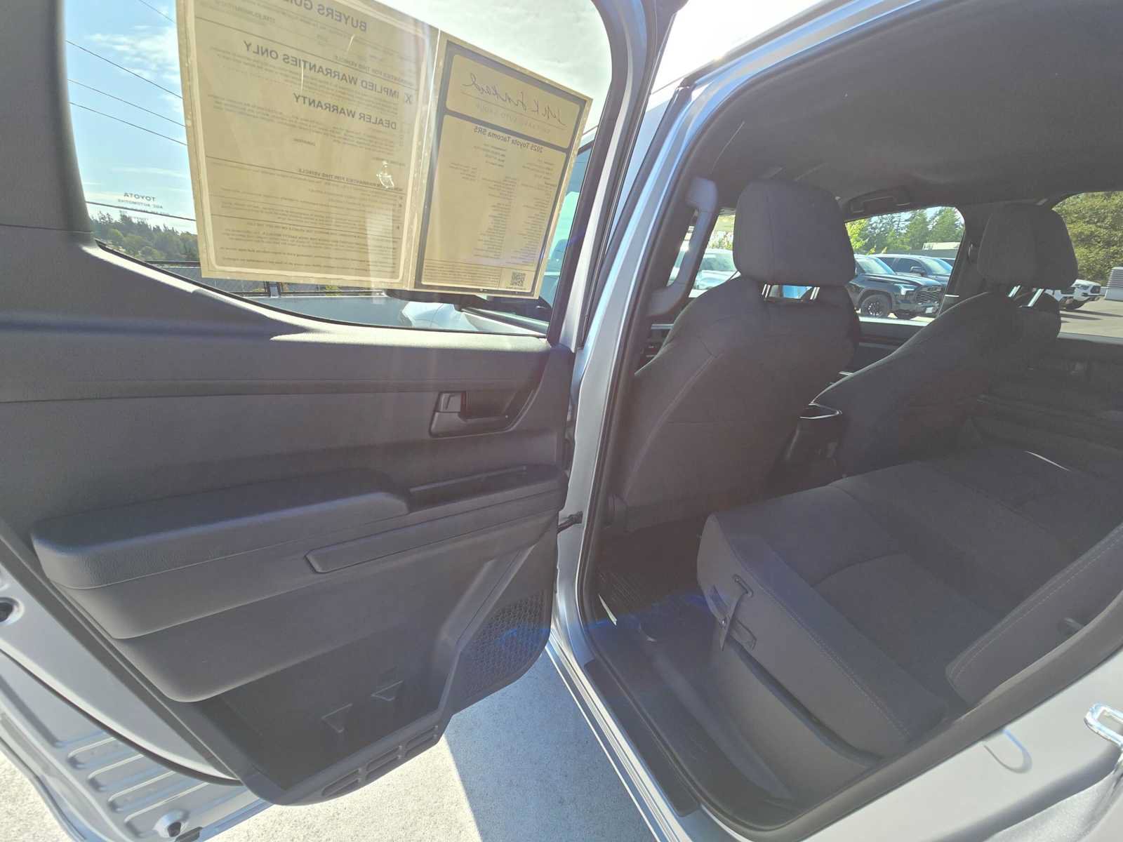 Certified 2025 Toyota Tacoma SR5 AWD/4WD image 15