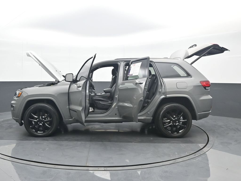 Used 2022 Jeep Grand Cherokee Laredo X image 37