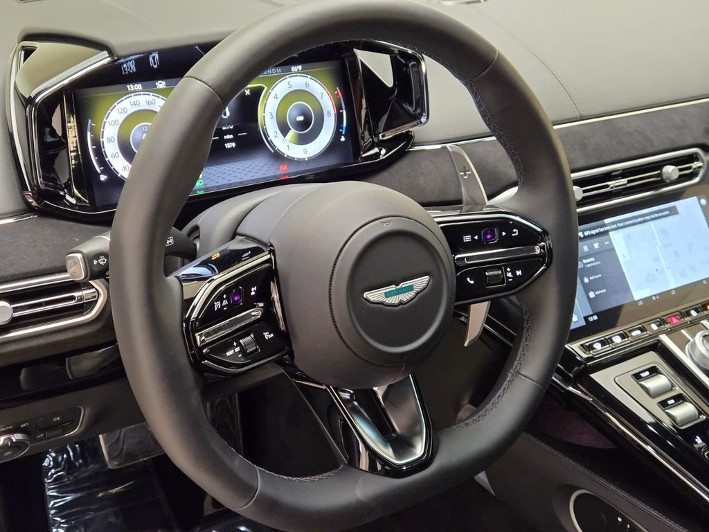 Used 2025 Aston Martin V8 Vantage Coupe RWD image 32