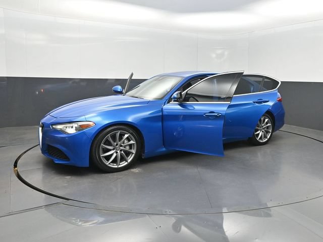 Used 2020 Alfa Romeo Giulia w/ Cold Weather Package RWD image 30