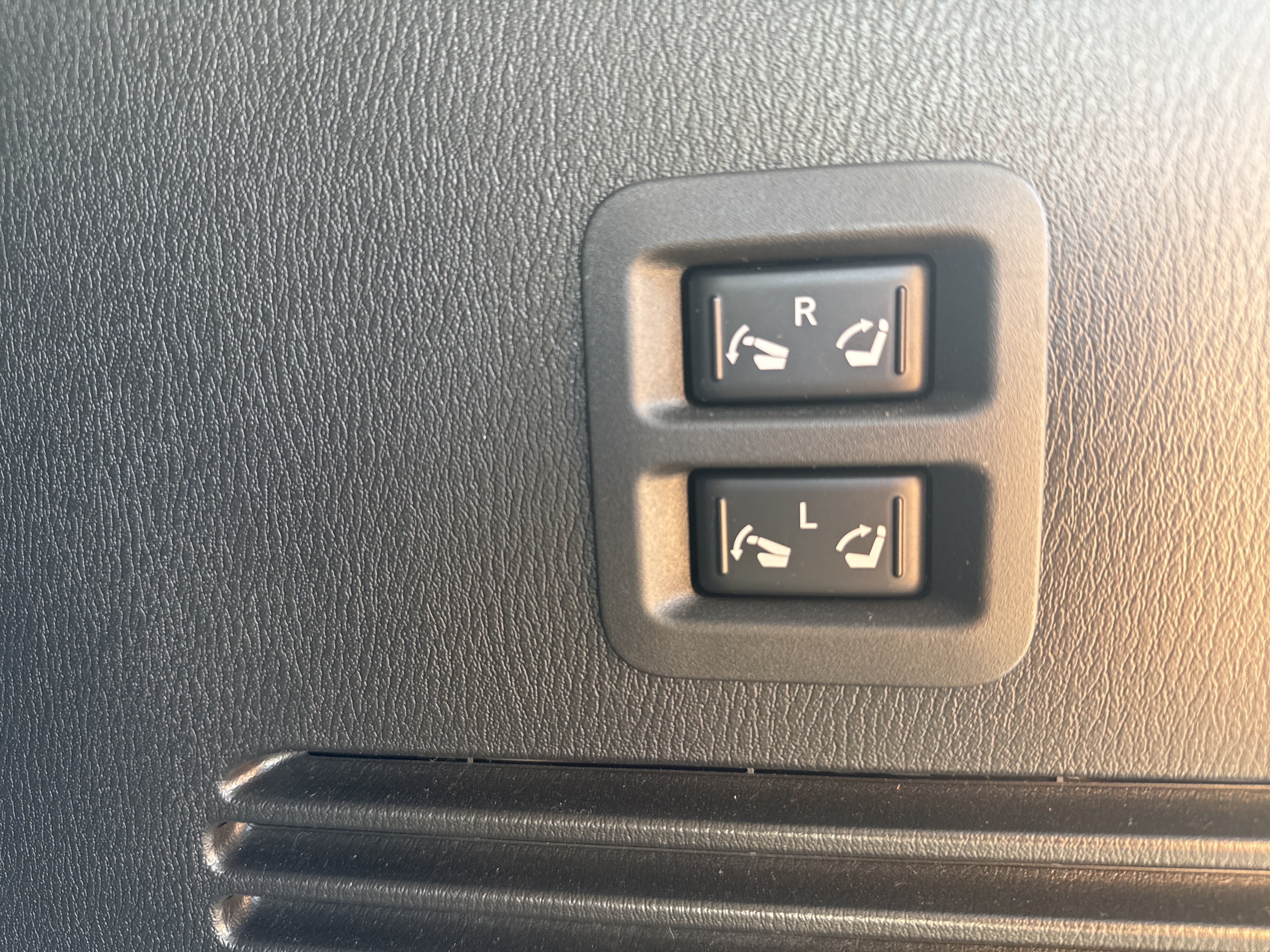 Used 2023 INFINITI QX80 Luxe w/ Cargo Package RWD image 11