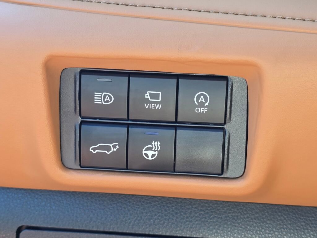 Used 2024 Toyota Highlander Platinum image 25
