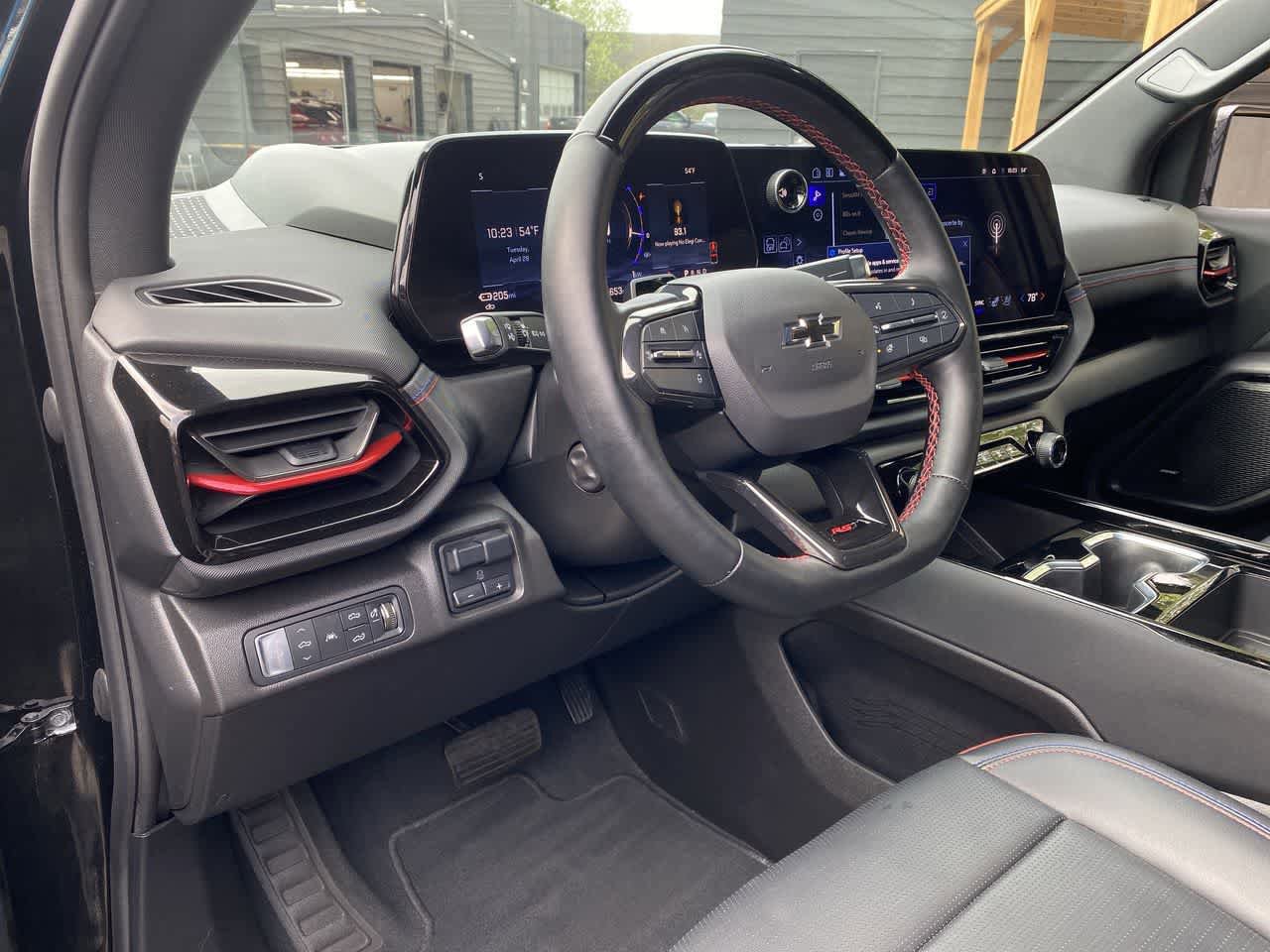 Used 2024 Chevrolet Silverado EV RST AWD/4WD image 2