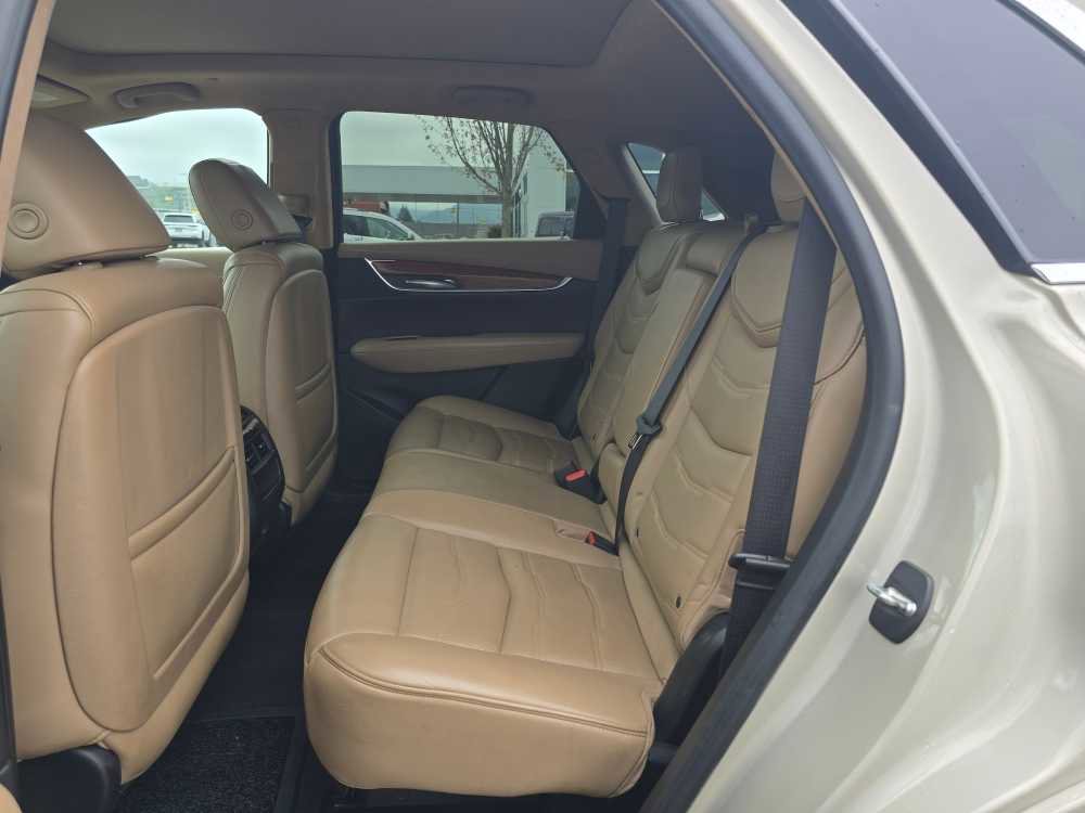 Used 2017 Cadillac XT5 Platinum w/ Driver Assist Package image 16