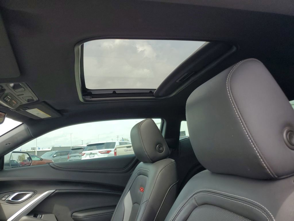 Used 2019 Chevrolet Camaro SS RWD image 6