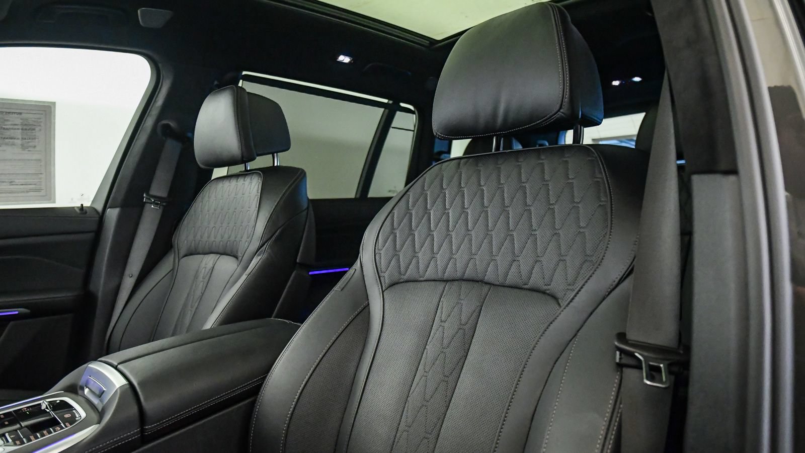 Used 2024 BMW X7 M60i w/ Climate Comfort Package AWD/4WD image 25