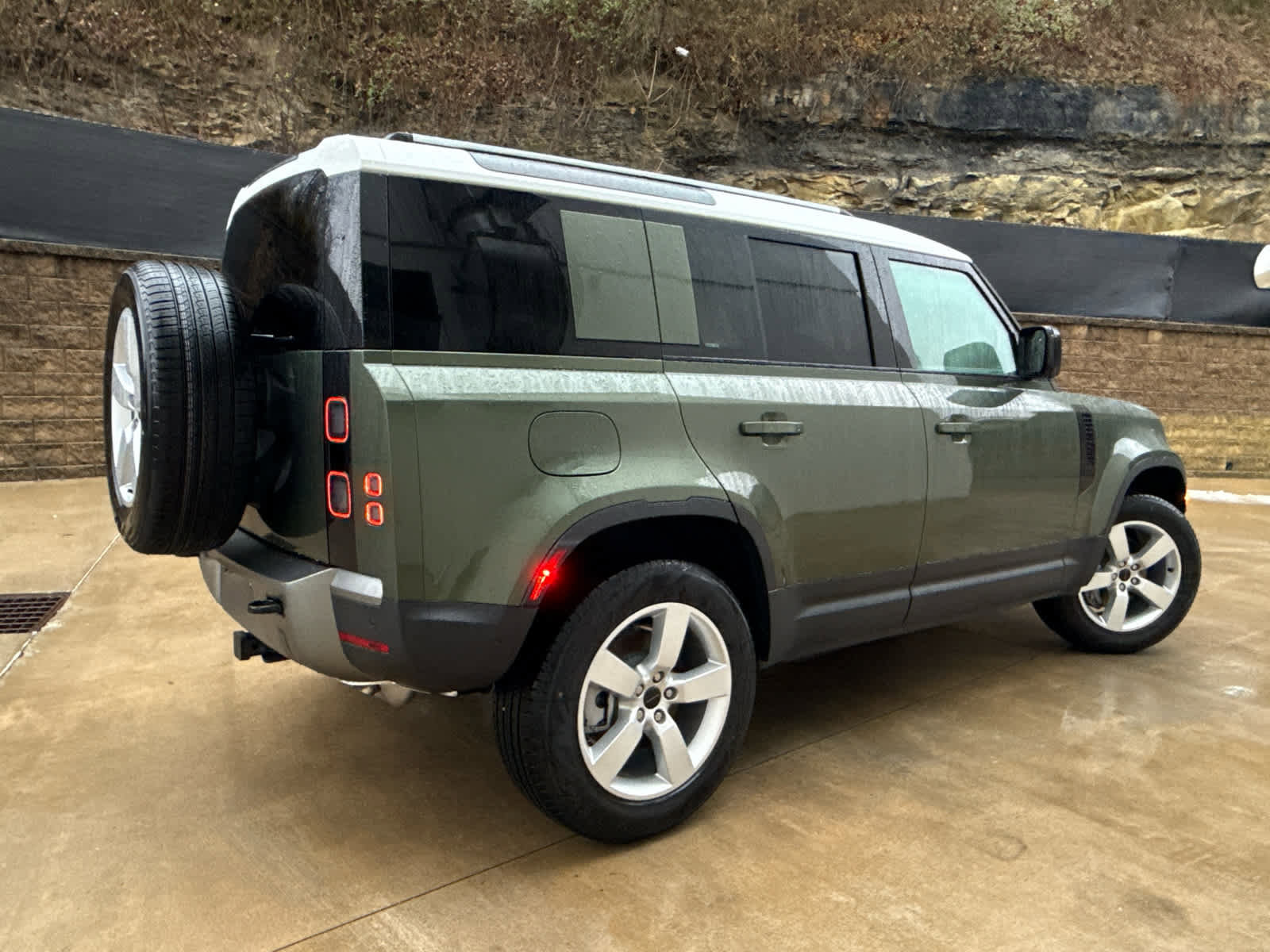 Used 2026 Land Rover Defender 110 S image 3