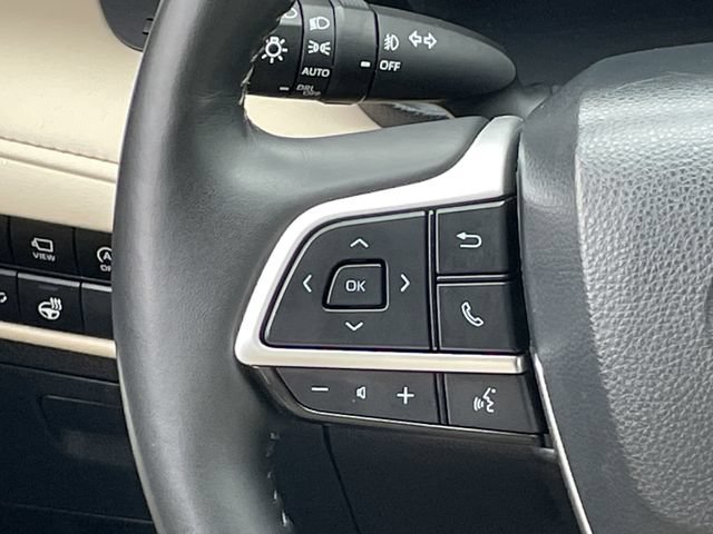 Used 2024 Toyota Highlander Platinum FWD image 12