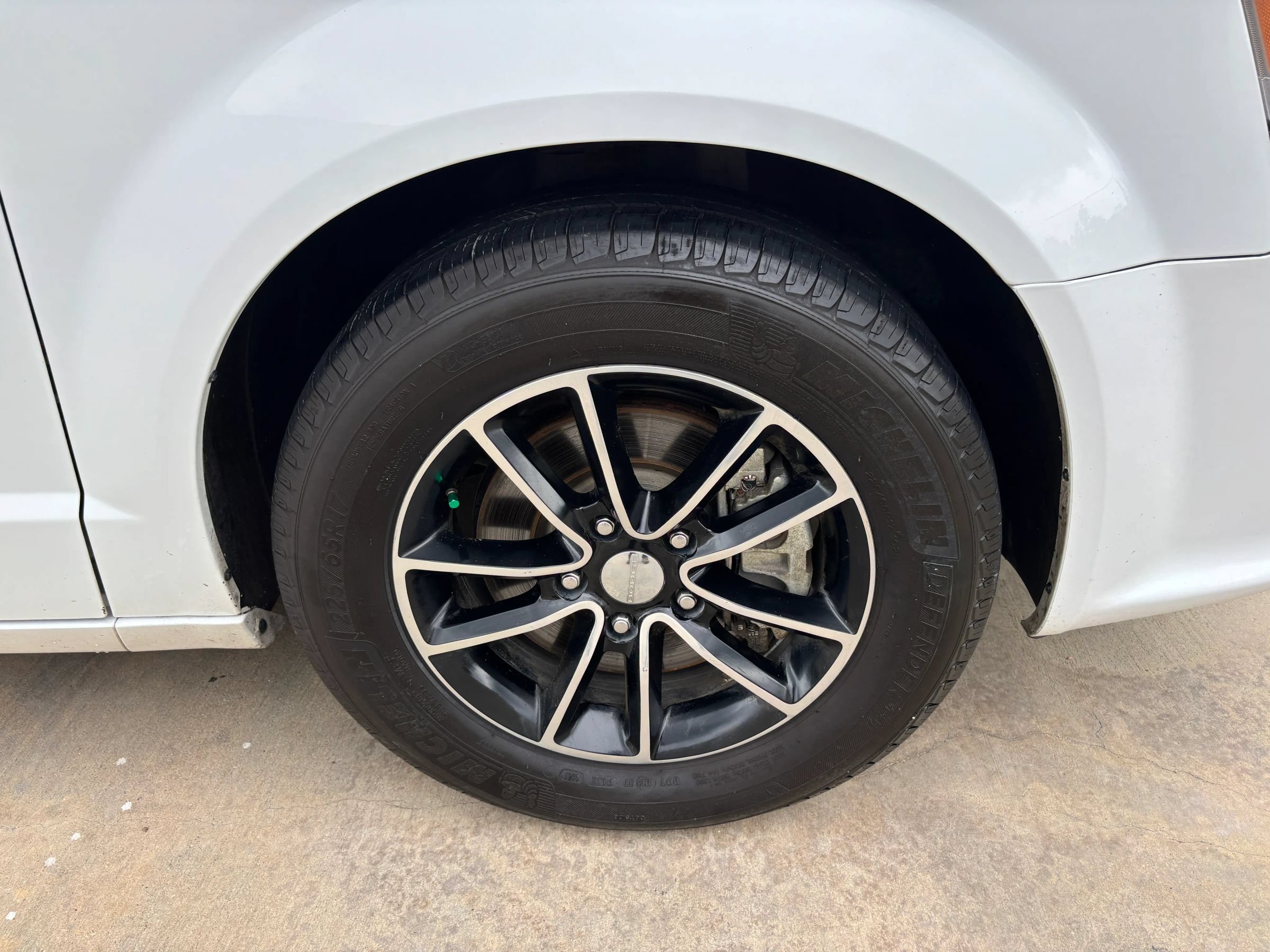 Used 2019 Dodge Grand Caravan GT FWD image 39