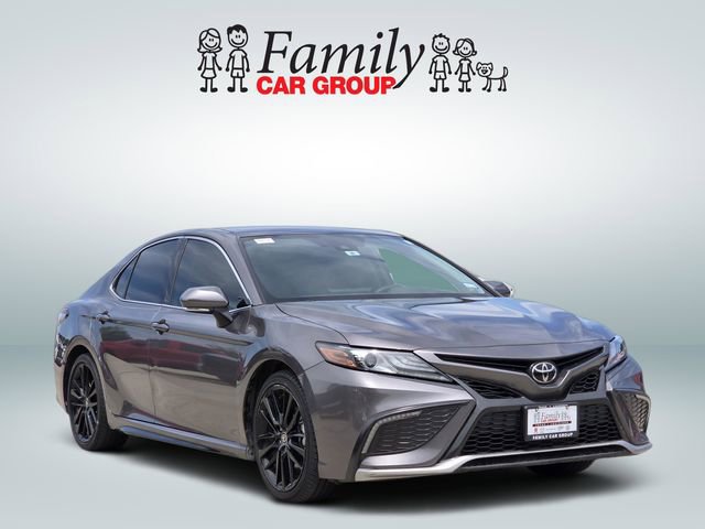 Used 2022 Toyota Camry XSE FWD image 2