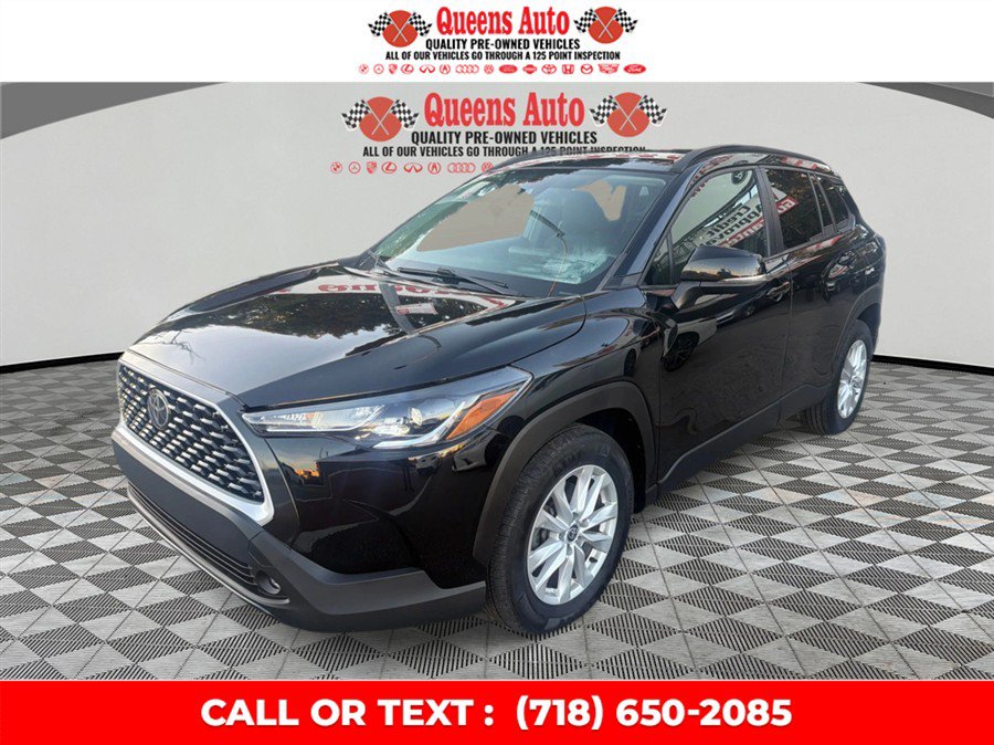 Used 2022 Toyota Corolla Cross LE AWD/4WD image 2