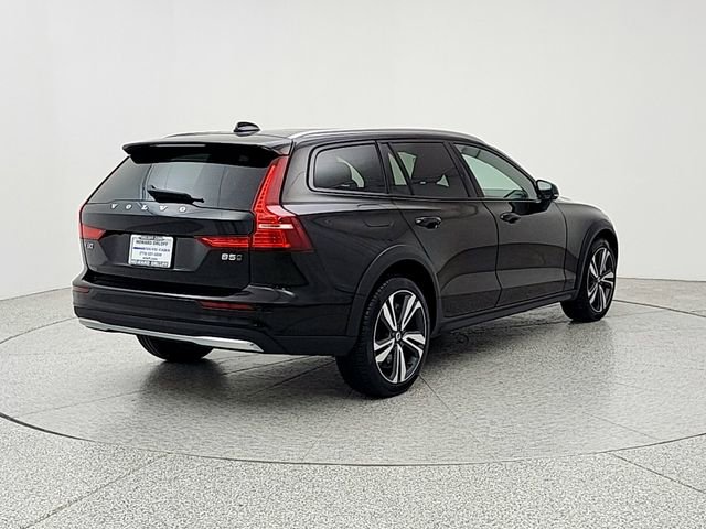 Used 2025 Volvo V60 B5 Cross Country Plus AWD/4WD image 5