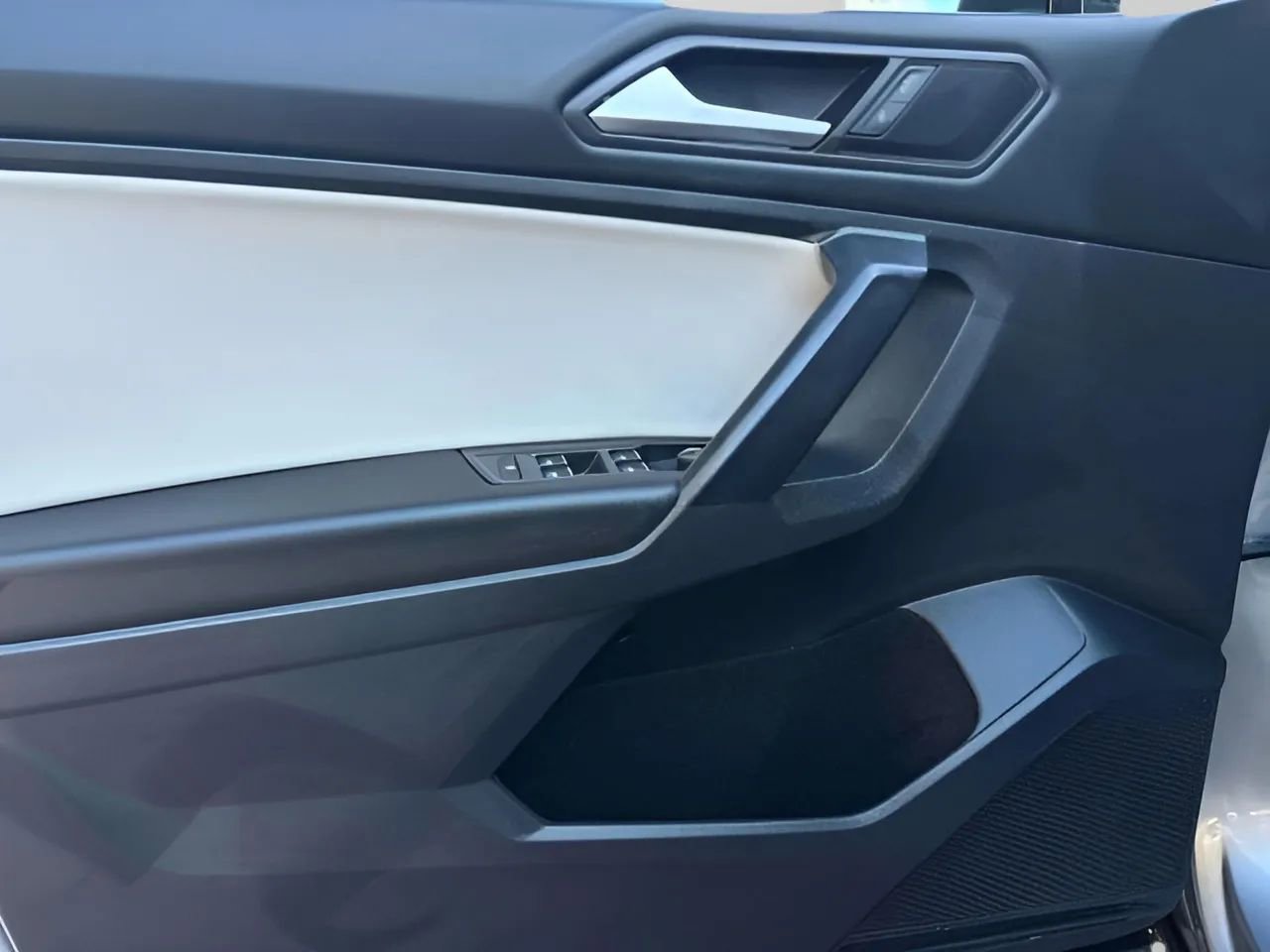 Used 2021 Volkswagen Tiguan SE R-Line w/ 3rd Row Seat Package image 36