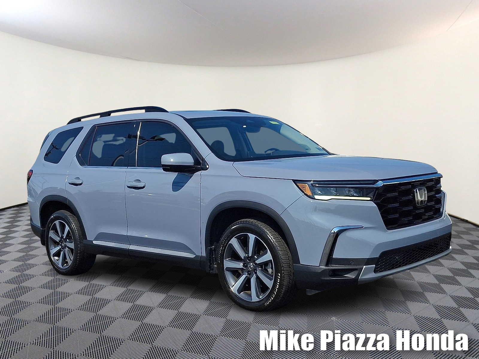 Used 2023 Honda Pilot Touring image 1