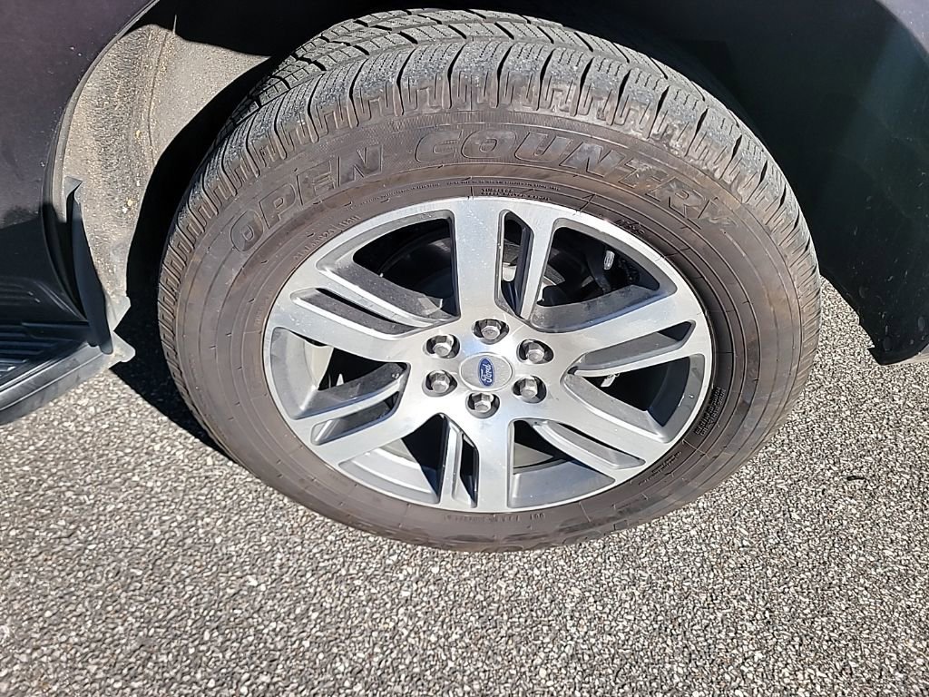 Used 2024 Ford Expedition XLT image 11