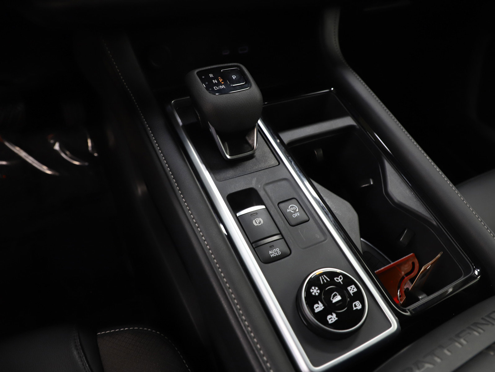 Used 2025 Nissan Pathfinder SL w/ Cargo Package image 18