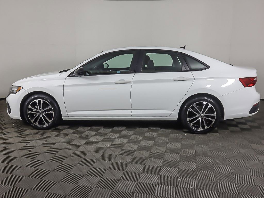Used 2023 Volkswagen Jetta Sport image 14