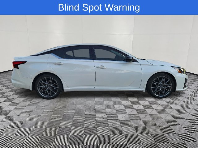 Used 2023 Nissan Altima 2.0 SR FWD image 4