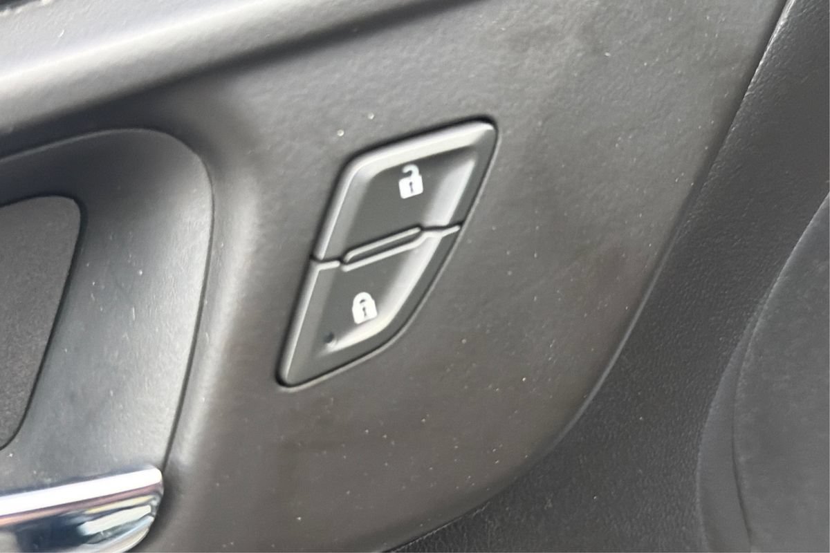 Used 2021 Chevrolet Malibu LT FWD image 35