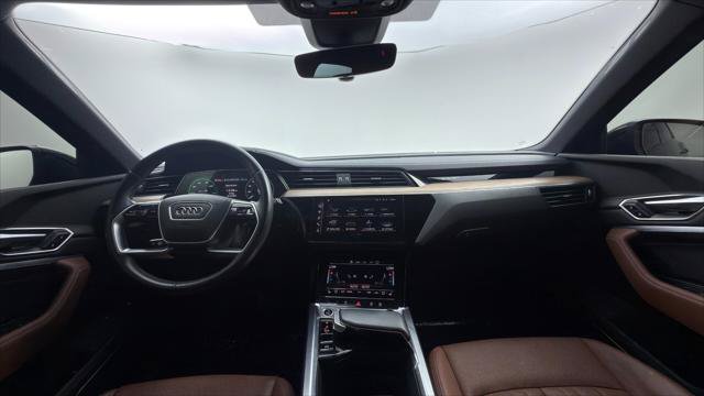 Used 2024 Audi Q8 e-tron Premium Plus w/ Premium Plus Package AWD/4WD image 25