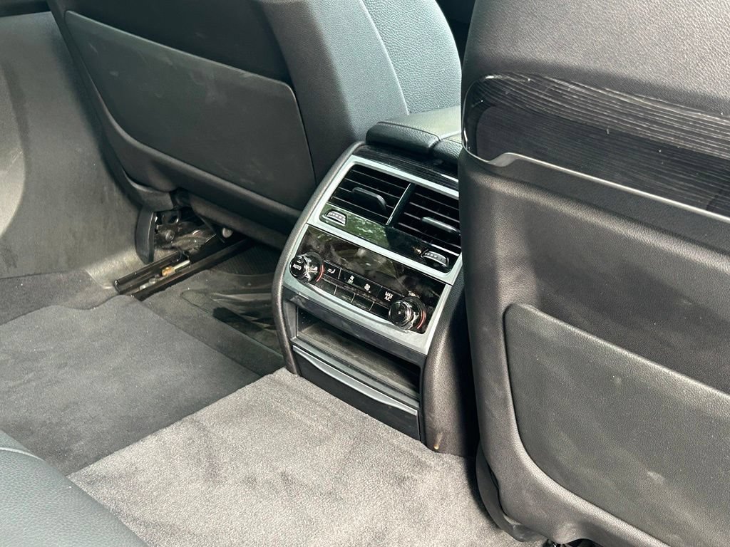 Used 2019 BMW 740i w/ Executive Package RWD image 35