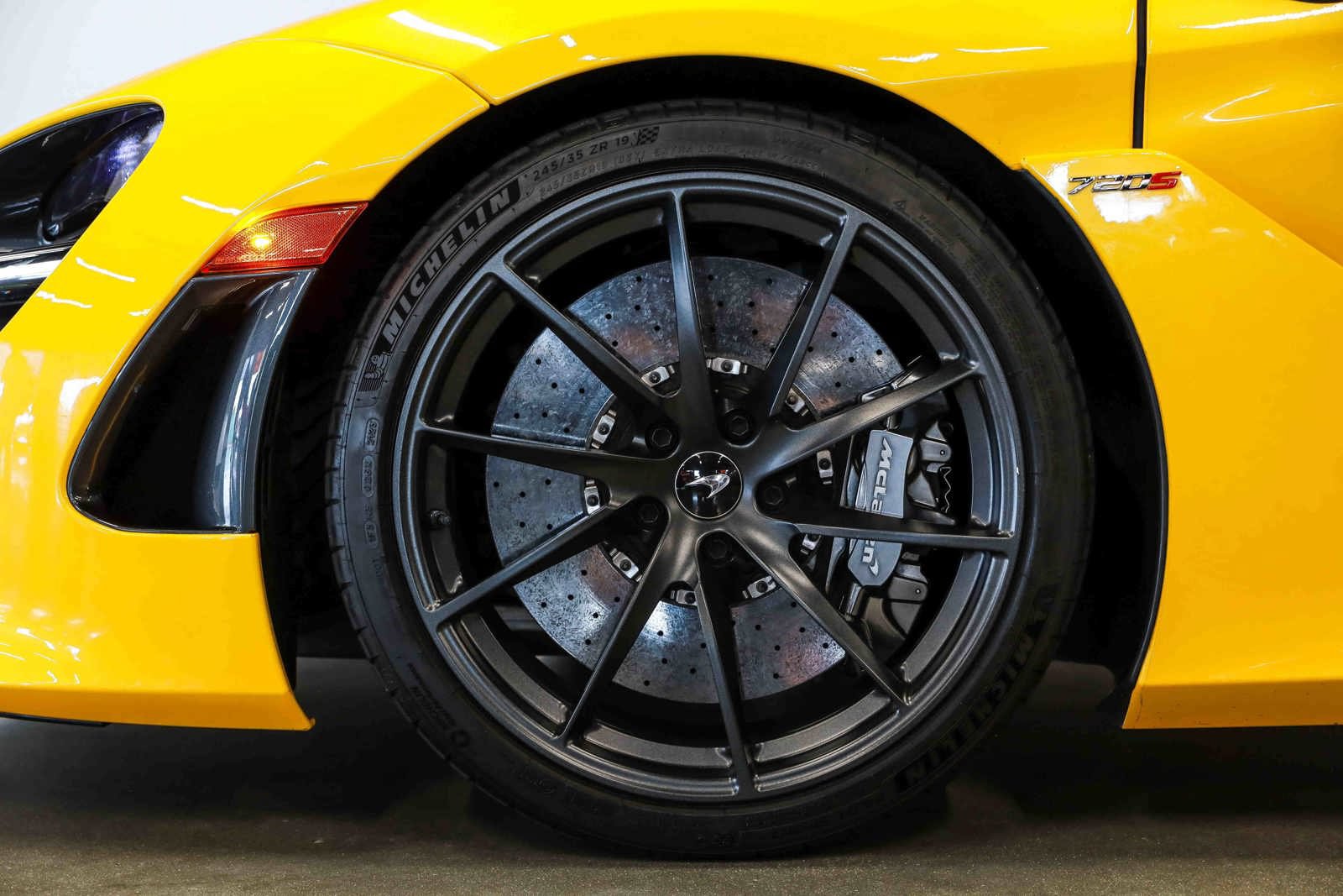 Used 2022 McLaren 720S Performance RWD image 21