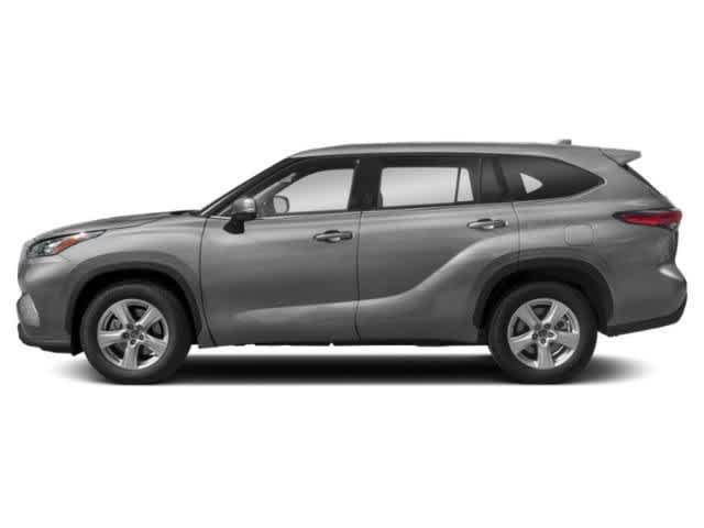 Used 2022 Toyota Highlander LE FWD image 3