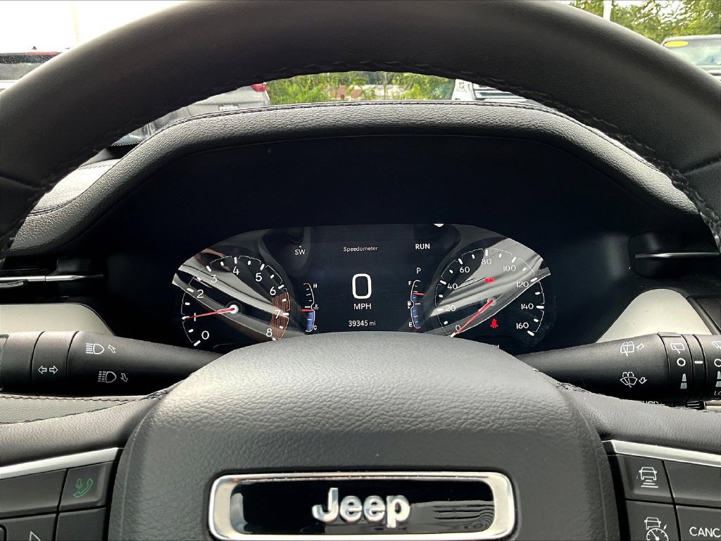 Used 2025 Jeep Compass Limited AWD/4WD image 17