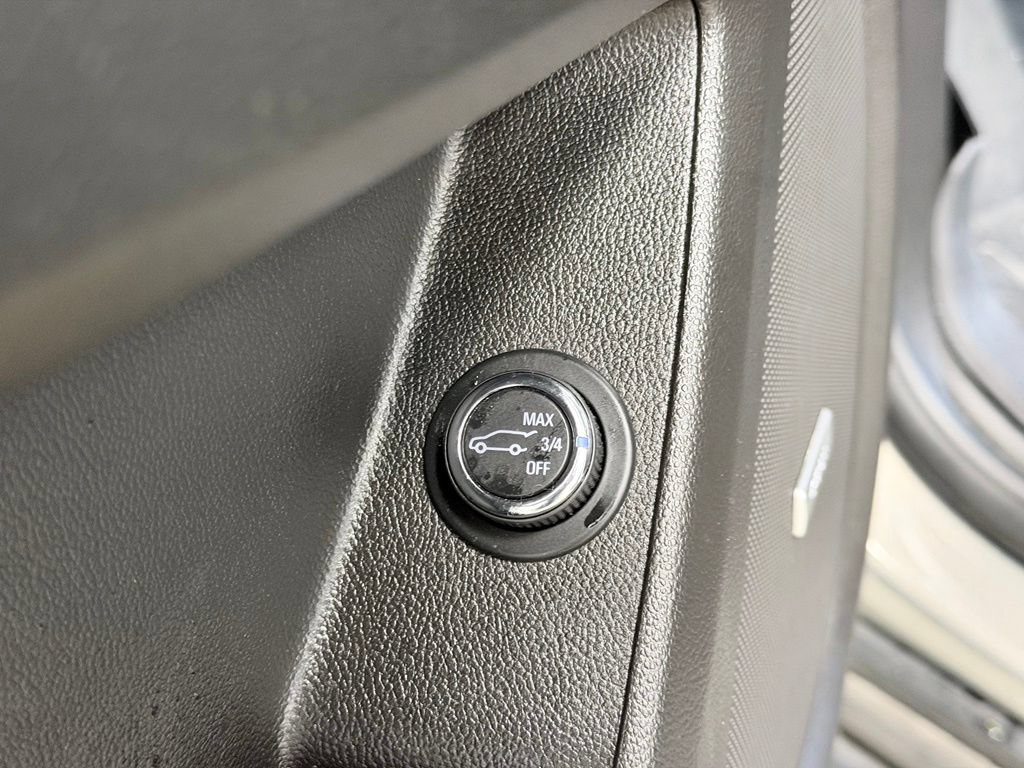 Used 2019 Chevrolet Traverse LT w/ LT Premium Package FWD image 12