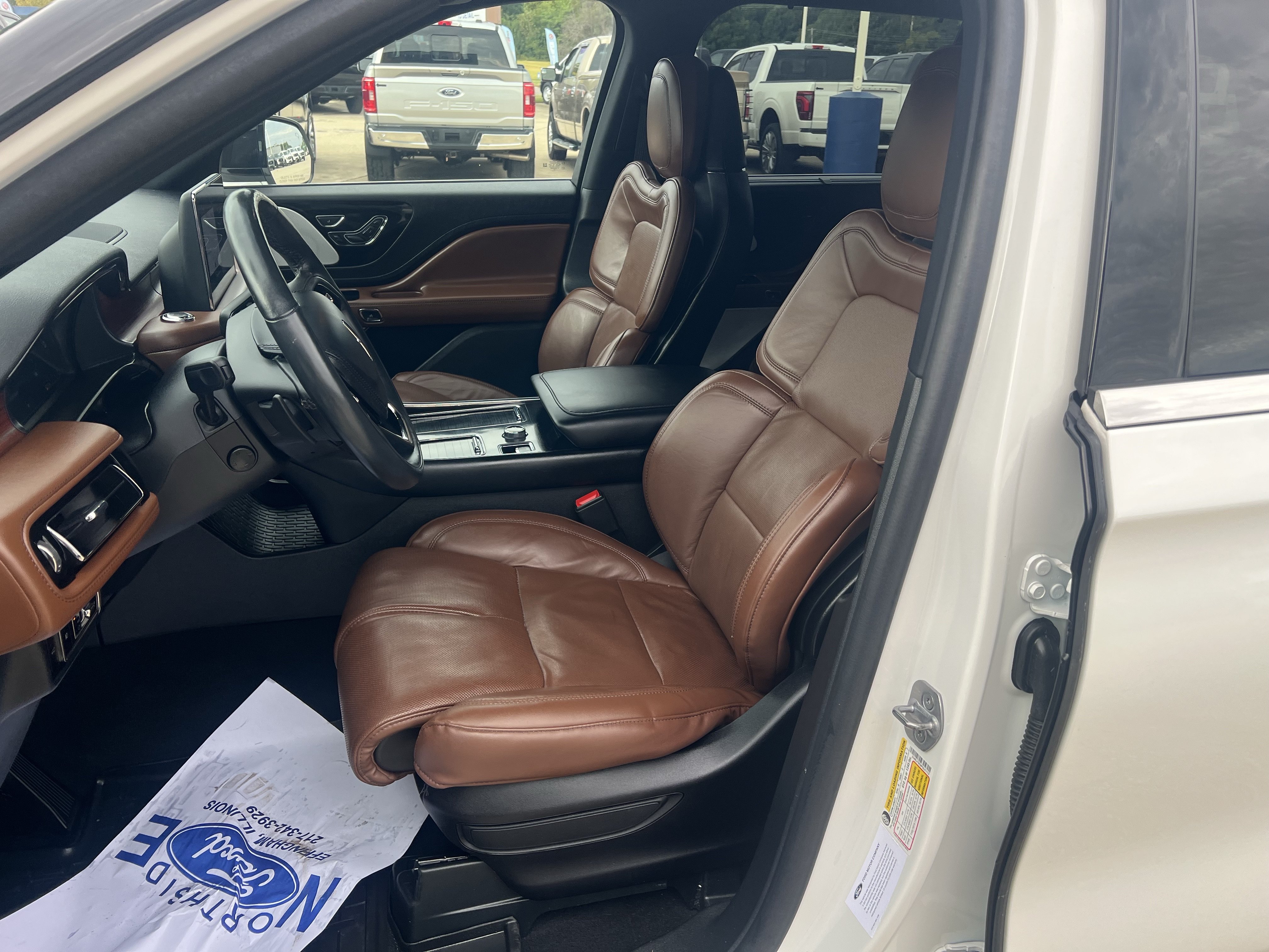Used 2023 Lincoln Aviator Reserve w/ Equipment Group 201A AWD/4WD image 13
