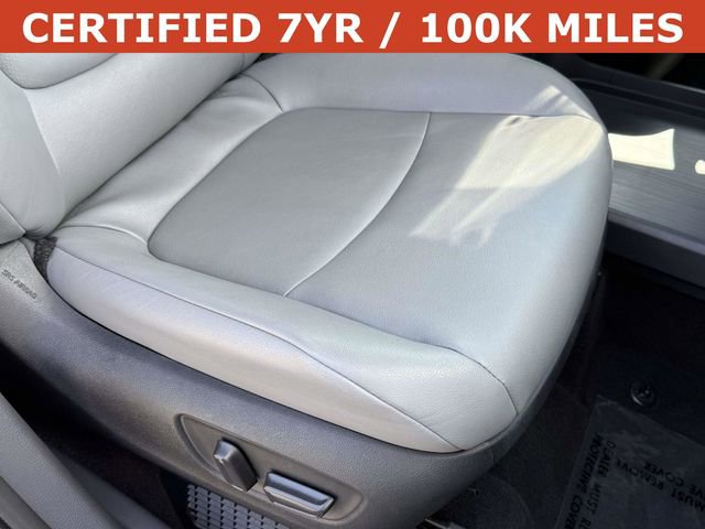 Used 2023 Toyota Sienna XLE image 9
