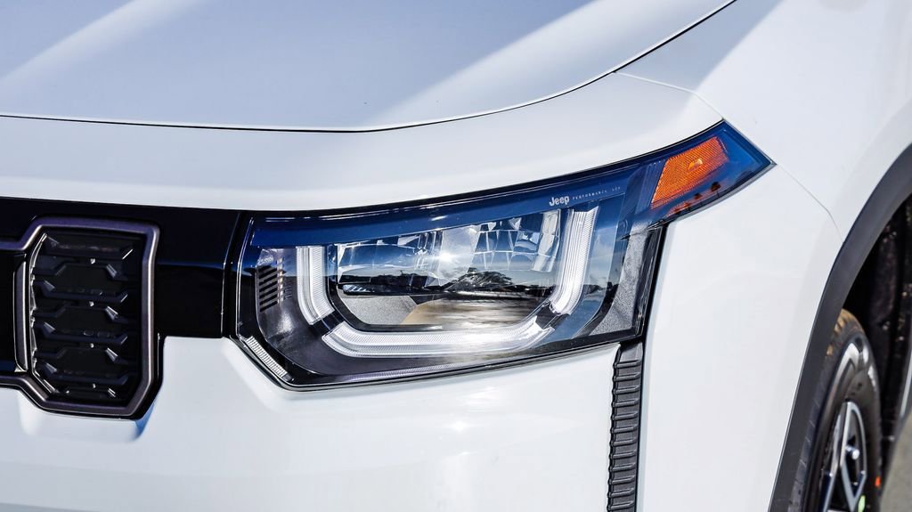 New 2026 Jeep Cherokee Laredo image 5
