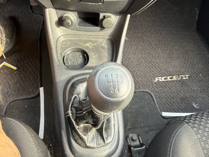 Used 2011 Hyundai Accent GL image 12