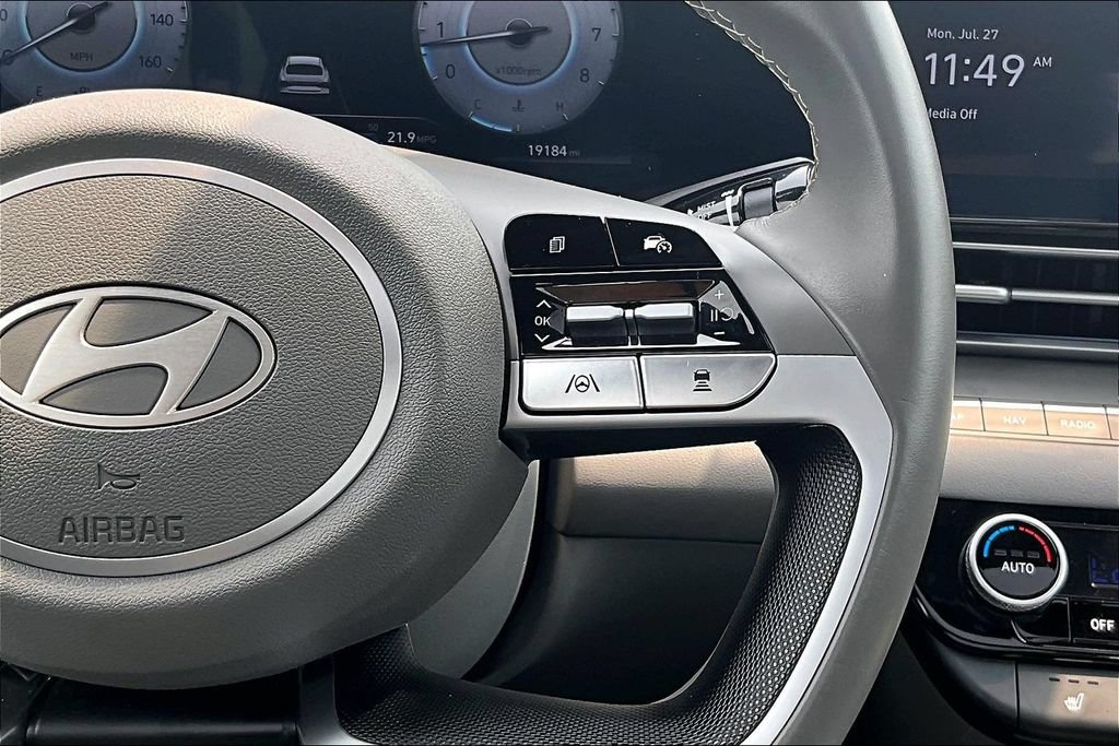 Used 2025 Hyundai Elantra SEL FWD image 17