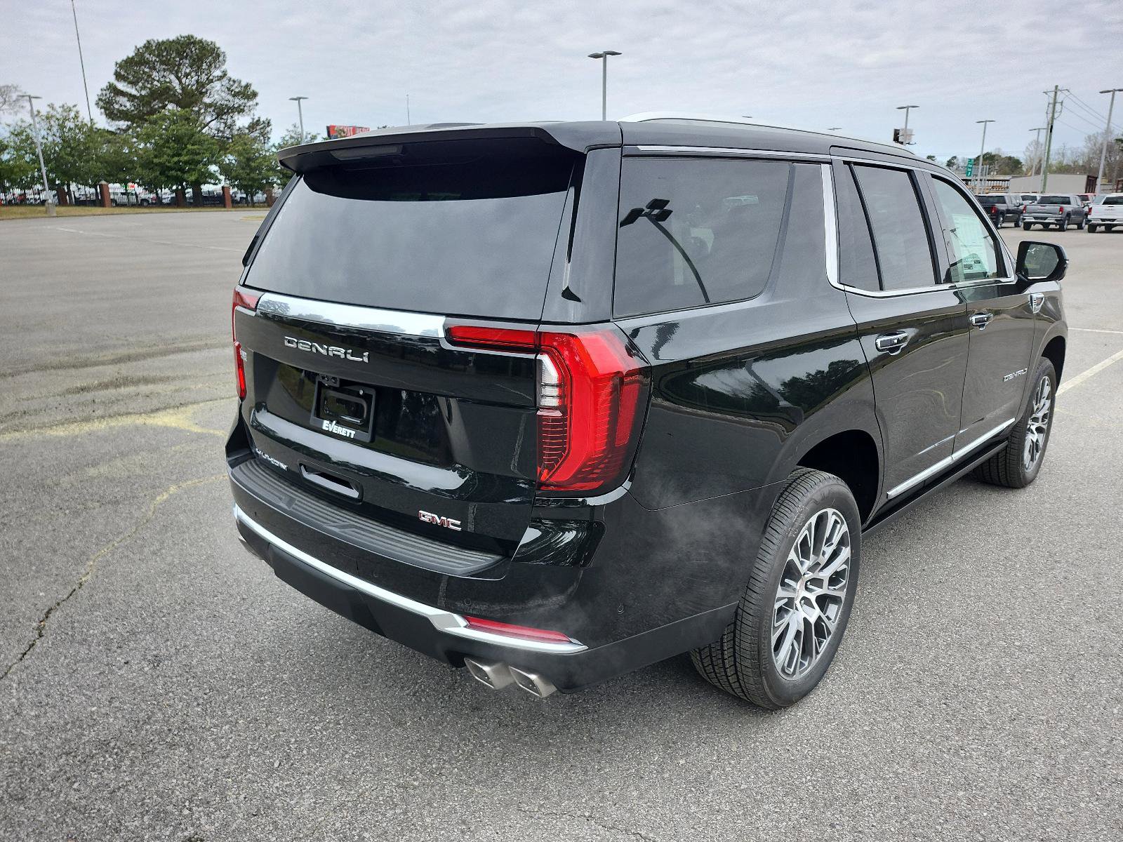 New 2026 GMC Yukon Denali w/ Denali Reserve Package AWD/4WD image 3